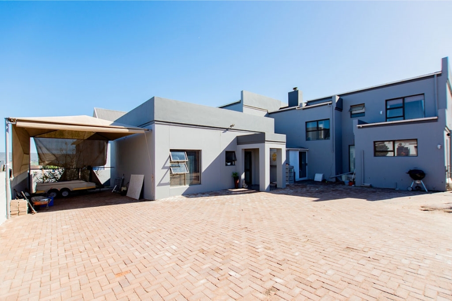 7 Bedroom Property for Sale in Myburgh Park Western Cape